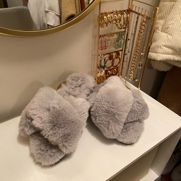 Shoes - Fuzzy Slippers - 2/$20✨